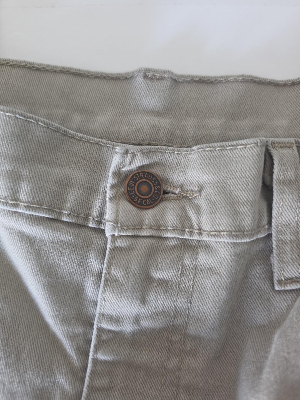 Levi's Slim Straight Jeans in Light Khaki - Picture 8 of 9
